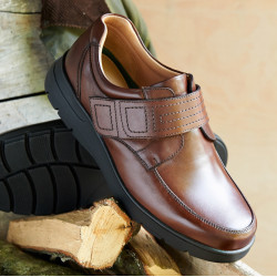 DB Bahamas Velcro Wide fit shoe Brown